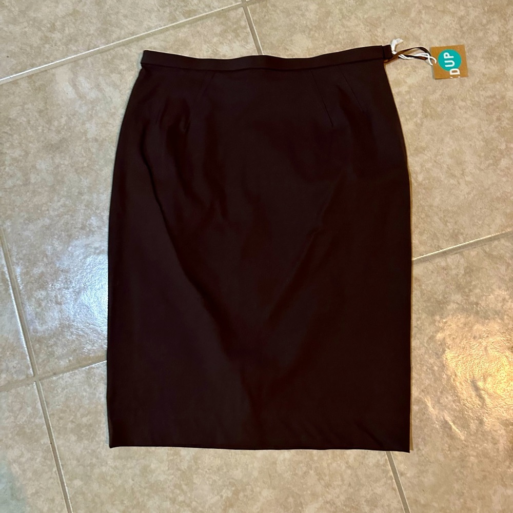 Dona Karan brown pencil stretch skirt. Size 8. Excellent condition.